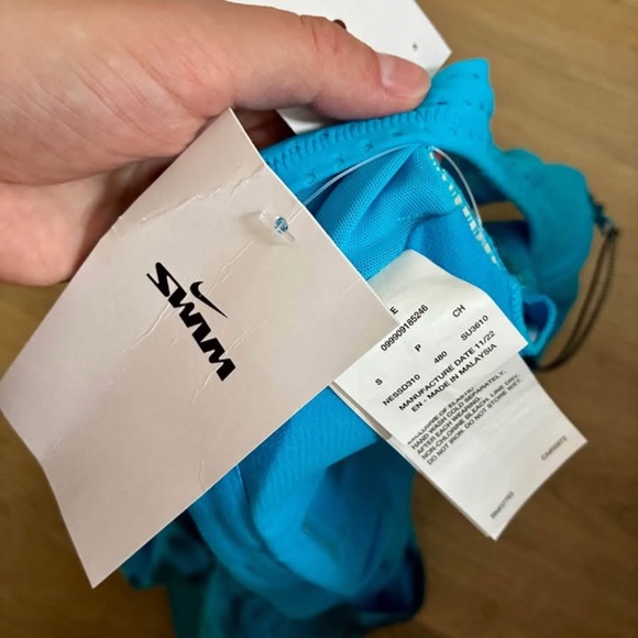 NIKE Women's One Piece Swimsuit - Picture 4 of 5